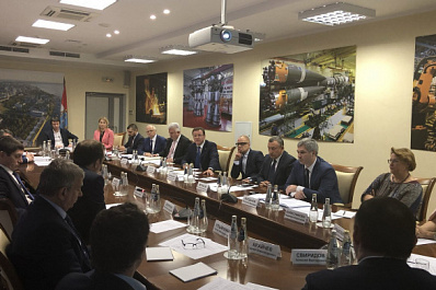 Дмитрий Азаров обсудил реализацию нацпроектов с земляками, работающими в Москве