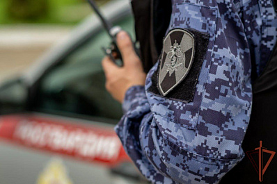 В самарской школе росгвардейцы обезвредили неадекватного мужчину