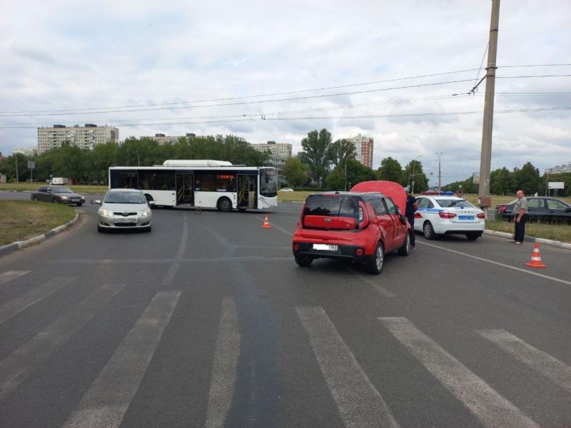В Тольятти Kia столкнулась с пассажирским автобусом