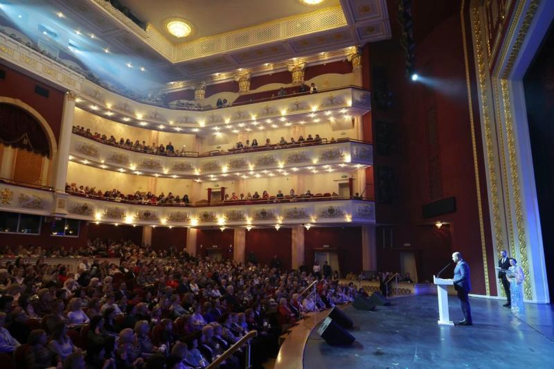 Вячеслав Федорищев наградил заслуженных жительниц Самарской области по случаю Международного женского дня