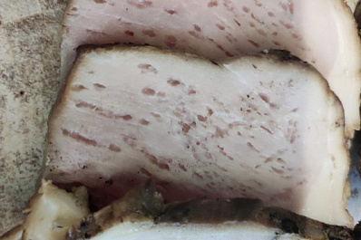 Сызранцы отведали мясо со зловонным запахом и сочящейся жидкостью