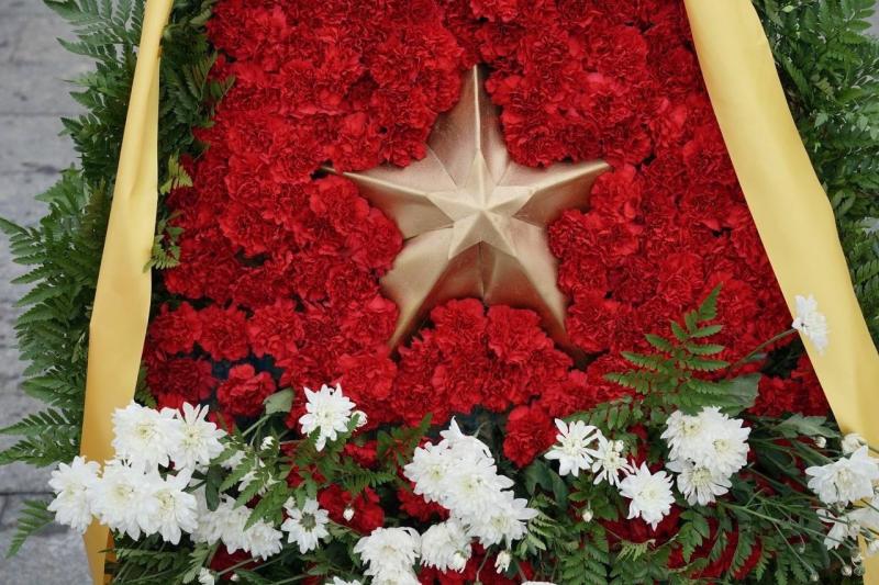 Губернатор Дмитрий Азаров вместе с земляками почтил память погибших Героев