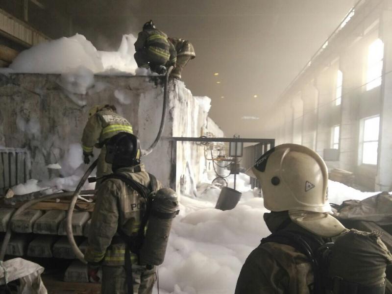 В Сызрани эвакуировали людей из-за пожара на заводе ЖБК