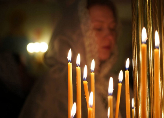 Фоторепортаж: самарцы встретили праздник Пасхи в Софийском соборе
