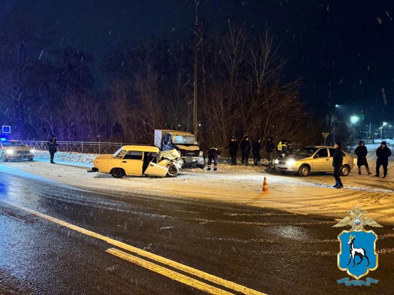 В Тольятти пенсионер на "семерке" протаранил Geely