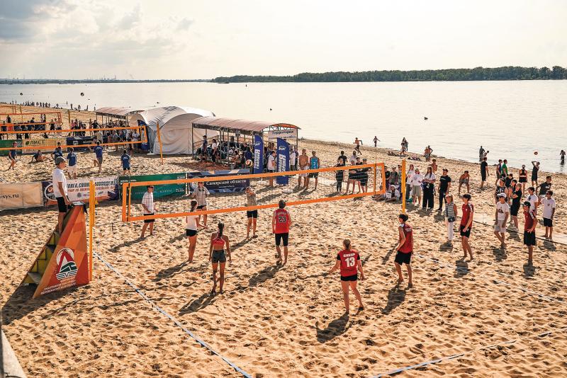 Разыграли на четверых: в Самарской области стартовал новый турнир по волейболу