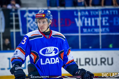 Нападающий хоккейной "Лады" продолжит карьеру в ярославском "Локомотиве"