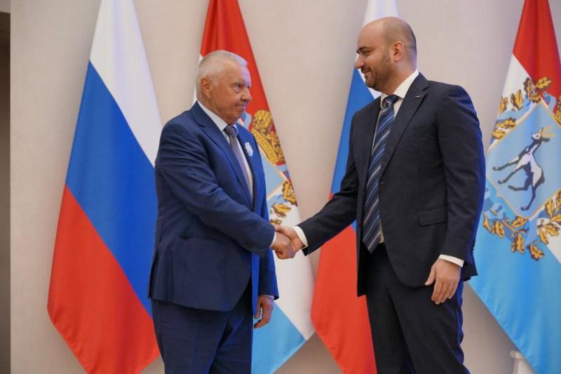 Губернатор Вячеслав Федорищев вручил почетные награды жителям Самарской области