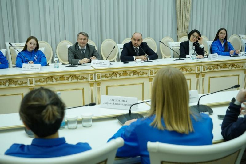 Вячеслав Федорищев встретился с футболистками самарской "молодежки"