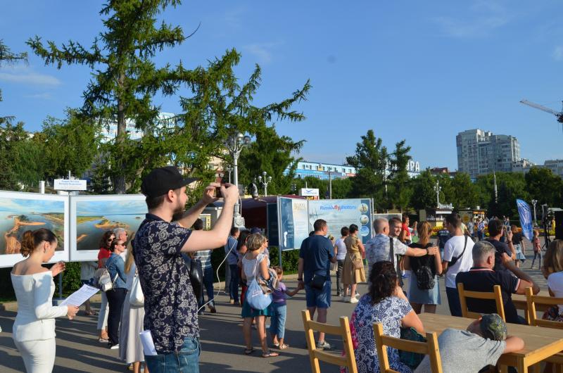 На новом месте: ТРК "ГУБЕРНИЯ" открыла фотовыставку на набережной Волги