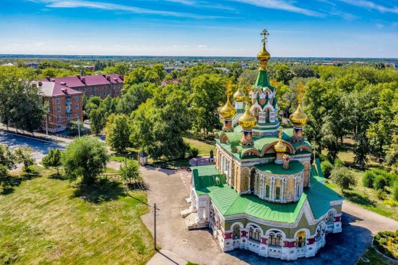 Губернатор Самарской области Вячеслав Федорищев поздравил православных христиан с праздником Святой Троицы