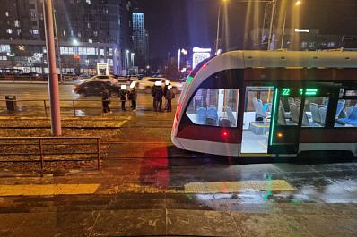 В Самаре около филиала Третьяковской галереи трамвай насмерть сбил мужчину
