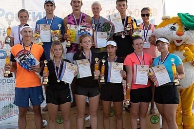 Пляжные теннисисты-юниоры Самарской области завоевали медали на двух соревнованиях