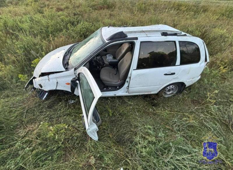 В Самарской области 3 августа водитель с двумя пассажирами на "Калине" улетел в кювет 