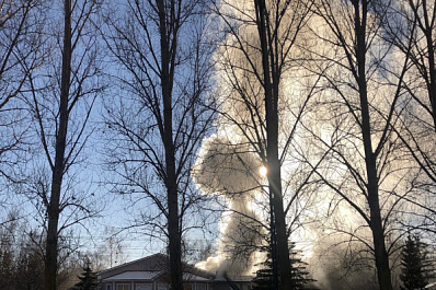 В Тольятти у здания ресторана загорелась крыша 