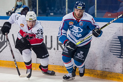 Хоккейная "Лада" одержала третью победу подряд 