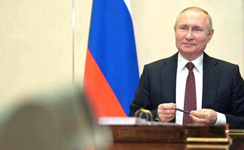 "Мы здесь, на Родине, будем болеть за вас": Владимир Путин пообщался с олимпийцами
