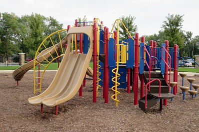 В Алексеевке активно благоустраивают сквер и дворы 