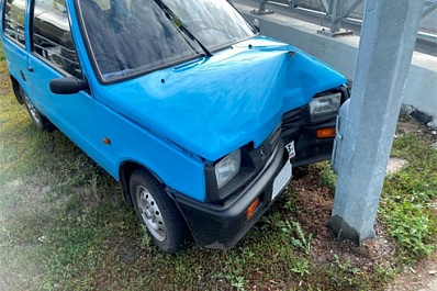 В Самаре пенсионерка на "Оке" влетела в столб
