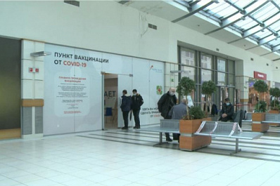 Ежедневно около 70 человек проходят вакцинацию от COVID-19 в одном из тольяттинских ТЦ 