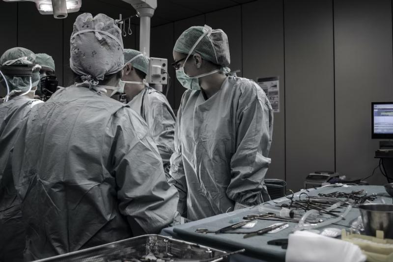 Самарские врачи впервые провели операцию по установке индивидуального эндопротеза стопы подростку