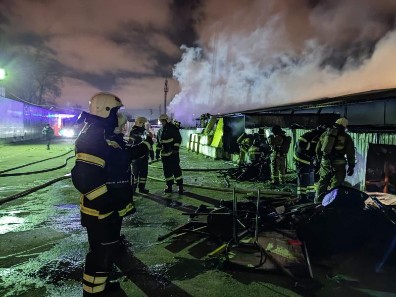 В Самаре на Птичьем рынке вспыхнул крупный пожар