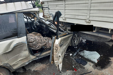 ВАЗ буквально раздавило: под Самарой произошло массовое ДТП