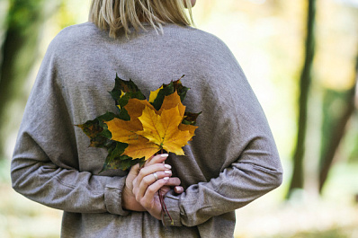 Поздравляем отцов, собираем листья и импровизируем: какие праздники отмечают 15 октября