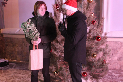 Тезки героев "Иронии судьбы" получили подарки в музее Эльдара Рязанова в Самаре