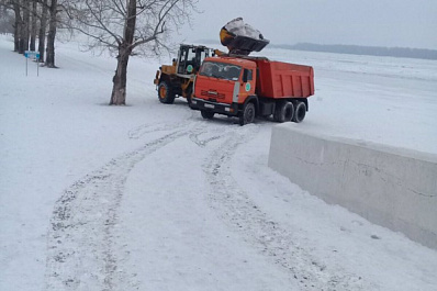 "Кидают грязь на пляж": самарцы пожаловались на уборку снега на набережной Волги