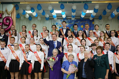 Дмитрий Азаров поздравил самарских выпускников