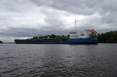 Танкер, построенный в Самарской области впервые за 120 лет, отправился в плавание