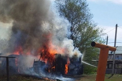 В Самарской области 21 апреля вспыхнули хозпостройки на 100 "квадратах"