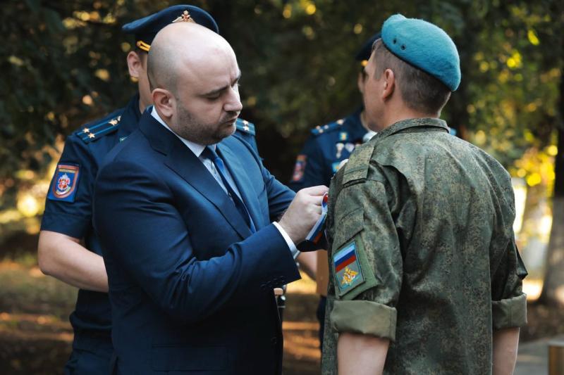 Самарский губернатор передал дроны на передовую и наградил бойцов спецназа