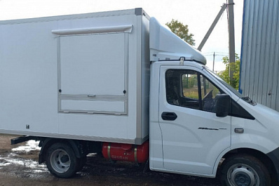 В Шенталинском районе появился новый передвижной магазин 