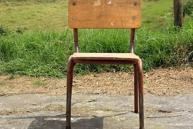 В 180 километрах от Самары женщина разбила стулом стекло кроссоверу 