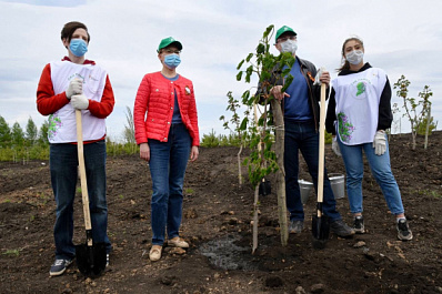 Дмитрий Азаров принял участие в акции "Сад Памяти"