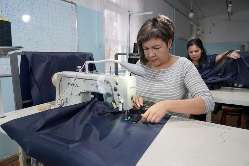 Губернатор Самарской области Дмитрий Азаров поздравил работников текстильной и легкой промышленности с профессиональным праздником