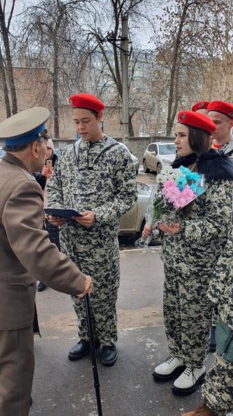 В Самаре юнармейцы проводят парады у домов ветеранов