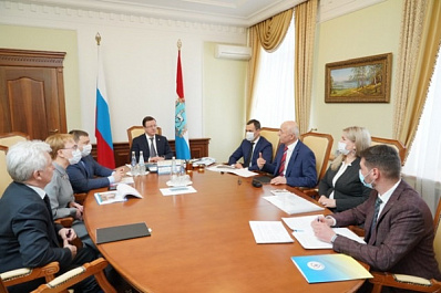 Дмитрий Азаров обсудил ход строительства  Парка дружбы народов с инициаторами проекта