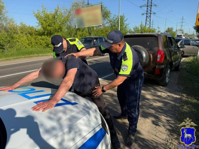 В Самарской области полицейские задержали водителя с крупной партией наркотиков