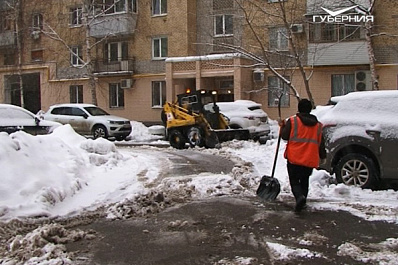 УК и спецтехника вышли на борьбу с последствиями аномального снегопада в Самаре