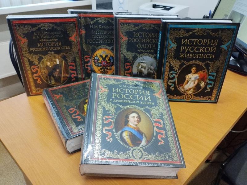 Самарские волонтеры передали книги по российской истории в пункты временного размещения