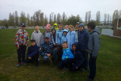 Тольяттинские кинологи показали школьникам, на что способна полицейская собака