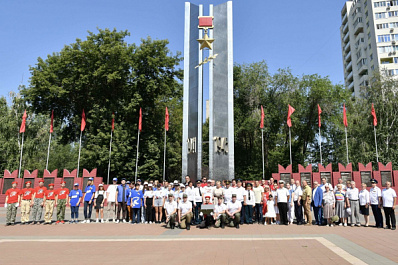 Связь поколений: в самарском Парке Победы наполнили землей капсулу с Родины бойцов, погибших в Снежнянском районе