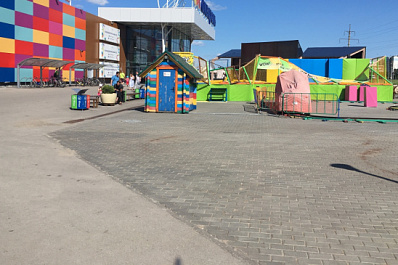 Видео: В Тольятти порывом ветра унесло батут с детьми