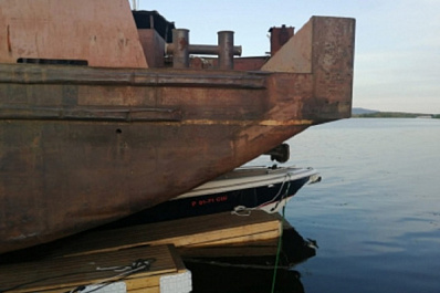 В Самарской области баржа смяла несколько лодок на Волге 