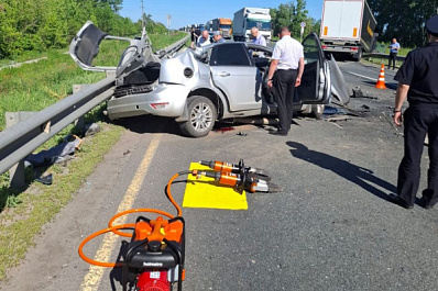 В Сызранском районе при столкновении легковушки и грузовика погибли три человека