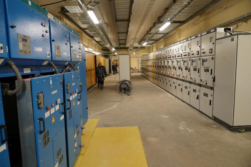 Вячеслав Федорищев посетил строящуюся станцию "Театральная" и поздравил метростроителей с профессиональным праздником