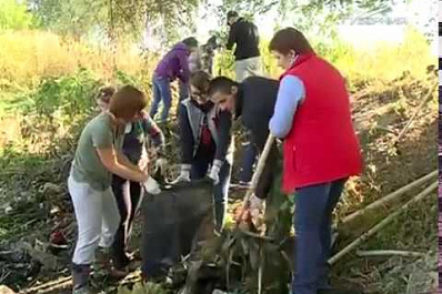 Самарцы пытаются спасти озеро на улице Украины